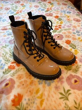 Unionbay Combat  Boots! Size 8 1/2